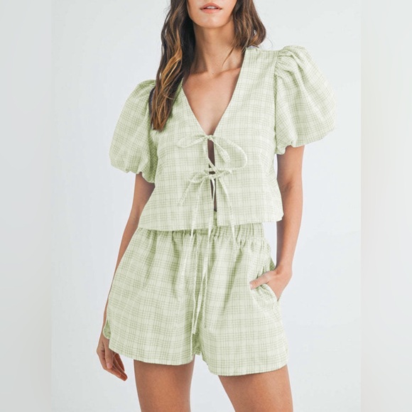 Set Puff Sleeve Top and Shorts Set - Picture 8 of 11